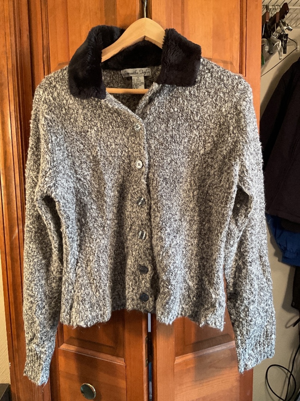 Samantha Taylor black/Grey sweater